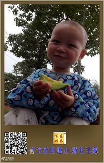 一群吃瓜小盆友视频,小盆友们眼中的欢乐时光