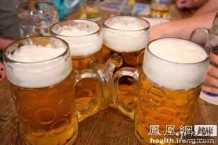 吃瓜群众五瓶小啤酒视频,吃瓜群众笑翻天