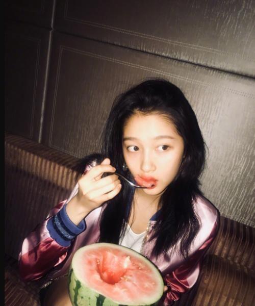 明星劲爆吃瓜图片视频,明星真实吃瓜瞬间，画面太真实！