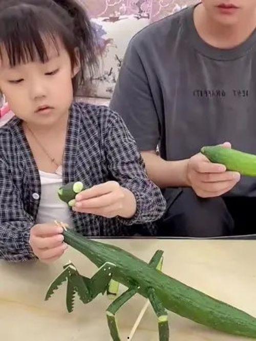 吃蛇瓜搞笑视频大全播放,搞笑视频盛宴，笑料横生！