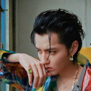 香港女演员吃瓜图片视频,网络热议不断