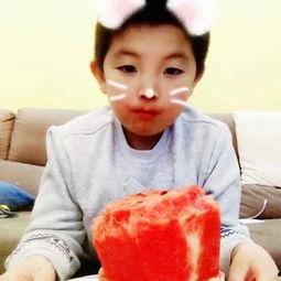 吃瓜萌娃最可爱视频,可爱指数爆表！