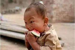 带孩子吃瓜视频,带娃吃瓜视频趣味回顾