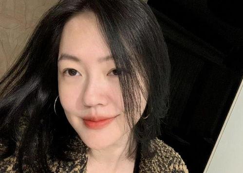 皱眉翻白眼吃瓜视频,皱眉翻白眼吃瓜，揭秘短视频新潮流