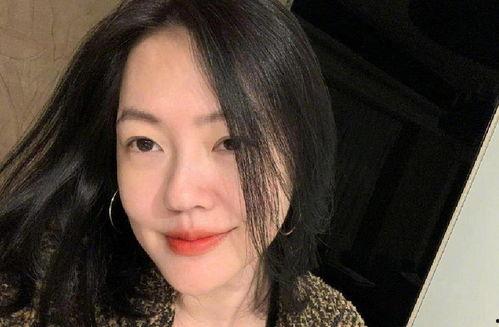 皱眉翻白眼吃瓜视频,皱眉翻白眼吃瓜，揭秘短视频新潮流