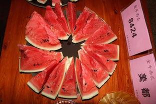 收获瓜果吃瓜的视频,共享丰收喜悦——跟随视频品味甜蜜时光