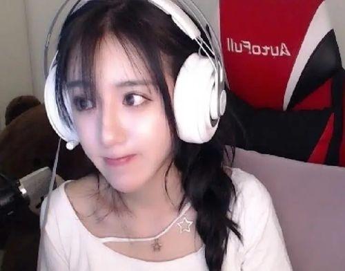 呆妹儿小霸王吃瓜视频,揭秘娱乐圈幕后真相