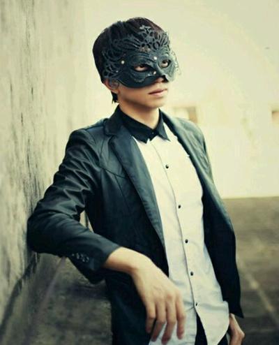 李易峰吃瓜戴头巾视频,瓜王新姿势