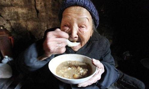 老太吃瓜暴毙视频大全下载,揭秘老太吃瓜暴毙视频大全下载背后的真相