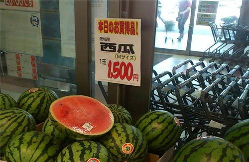 外国看中国吃瓜视频,外国网友眼中的中国美食文化