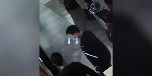 杭州吃瓜群众受伤视频,街头冲突瞬间引发社会关注