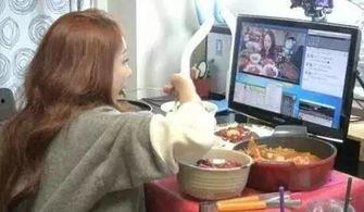 小七直播间吃瓜视频是真的吗,真相揭秘