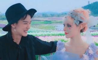 吃瓜情侣分手视频,吃瓜情侣分手视频背后的情感裂痕