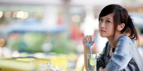 美女正能量吃瓜视频,美女正能量传递美好时光