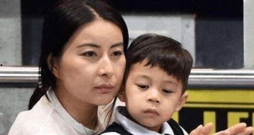 郭晶晶怀孕时吃瓜的视频