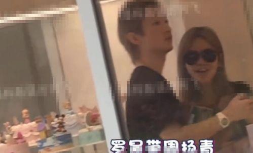 张凌赫萧润吃瓜脸视频,揭秘明星幕后趣事